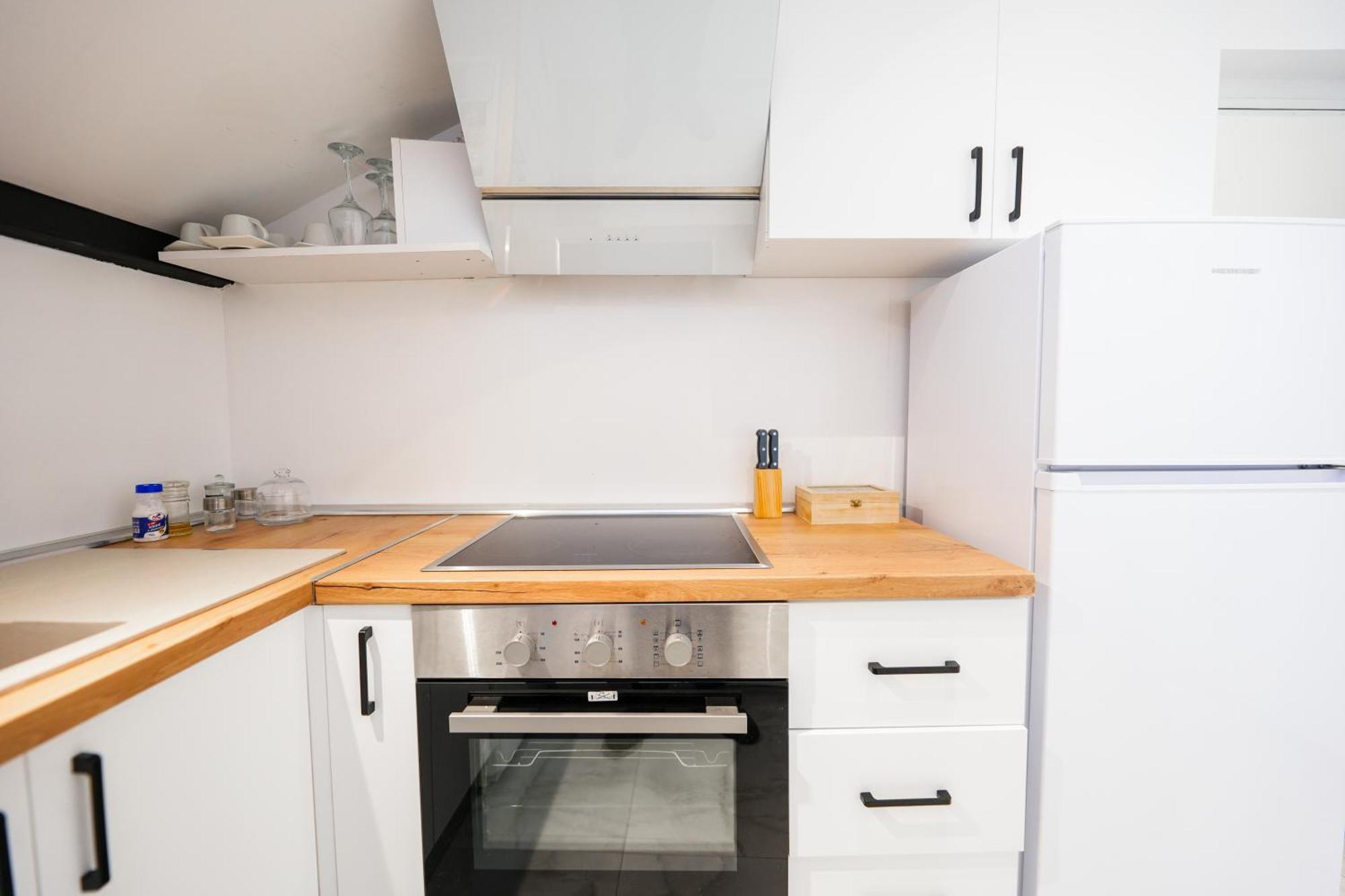 City Center Hideout - Studio Apartment 티라나 외부 사진