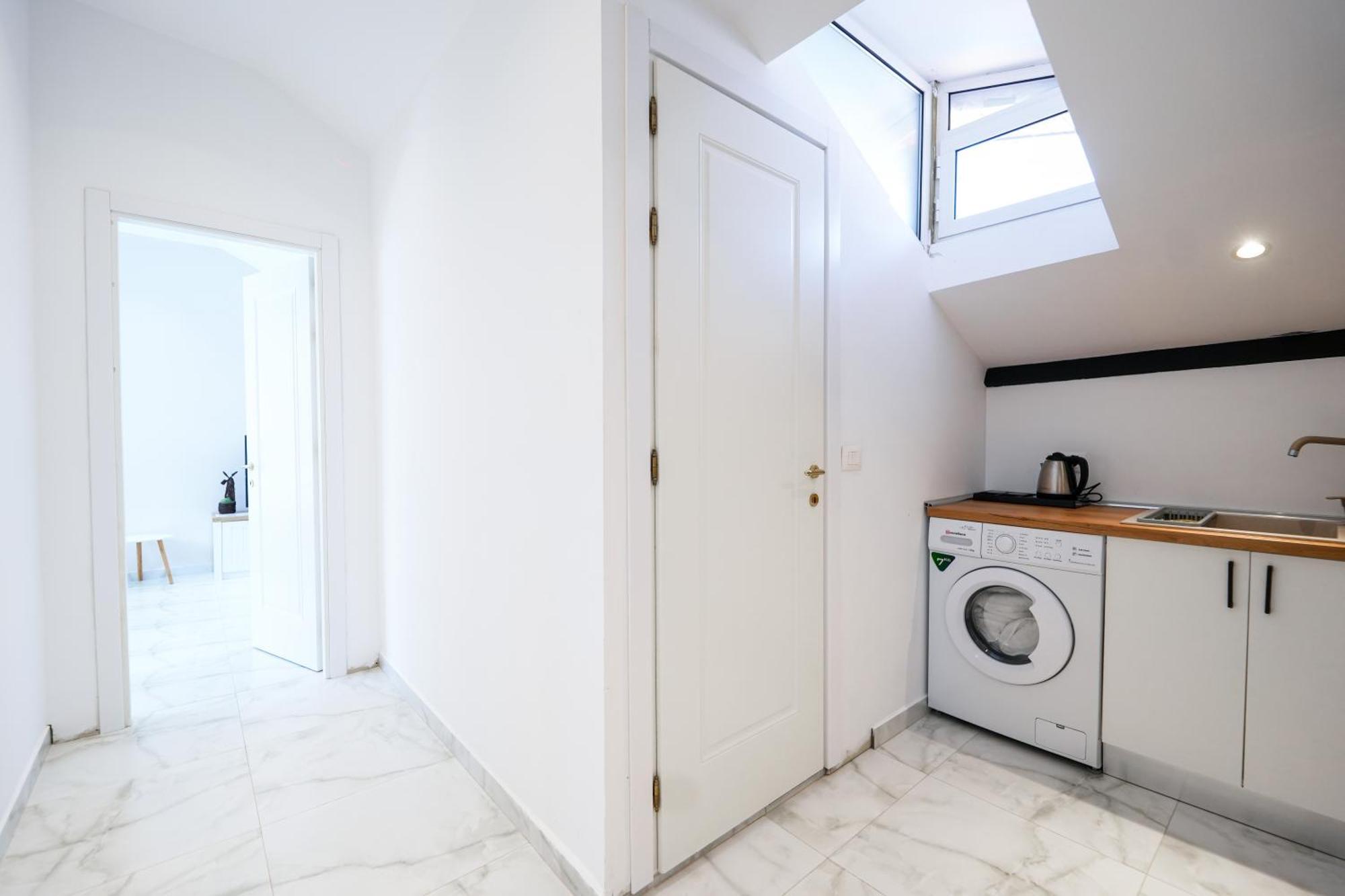 City Center Hideout - Studio Apartment 티라나 외부 사진